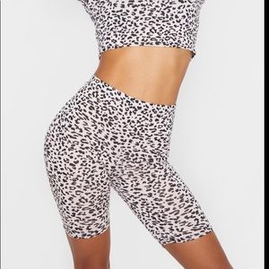 Crop top + bike ride shorts leopard